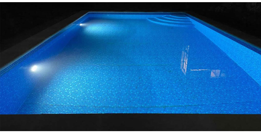 Reforma con liner armado piscinas rectangular con luces noche 2023