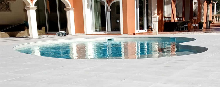 Reformas piscinas liner 2026 con contorno integrado
